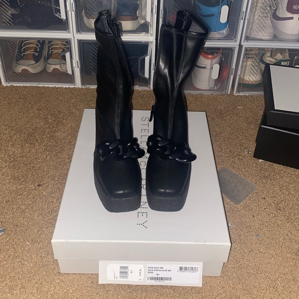 Mid ankle leather booties
